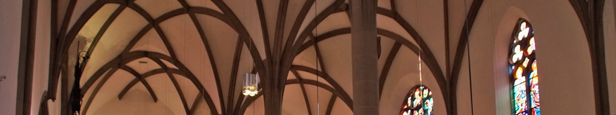 9941a-K3-Gotik-22-Dom-Feldkirch-innen-von-links-DSC05421-1920x360